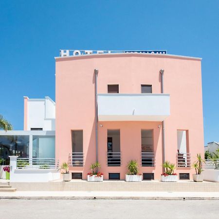 Hotel Corallo Torre Santa Sabina Bagian luar foto