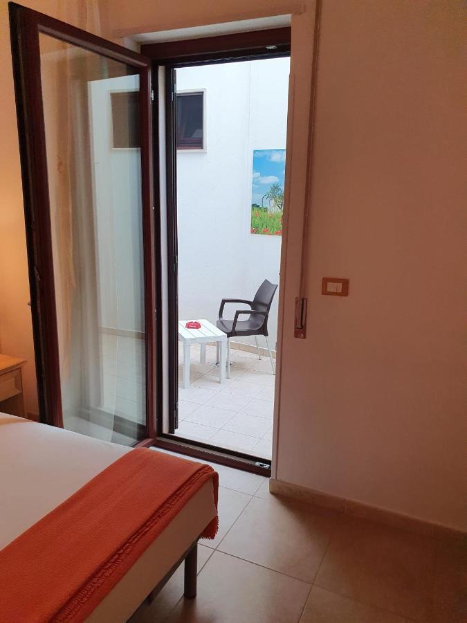 Hotel Corallo Torre Santa Sabina Bagian luar foto