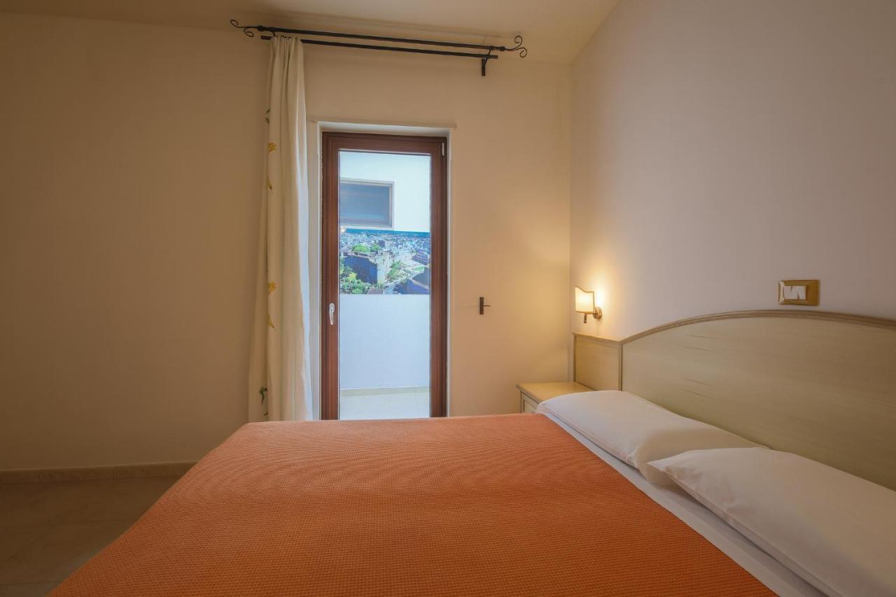 Hotel Corallo Torre Santa Sabina Bagian luar foto