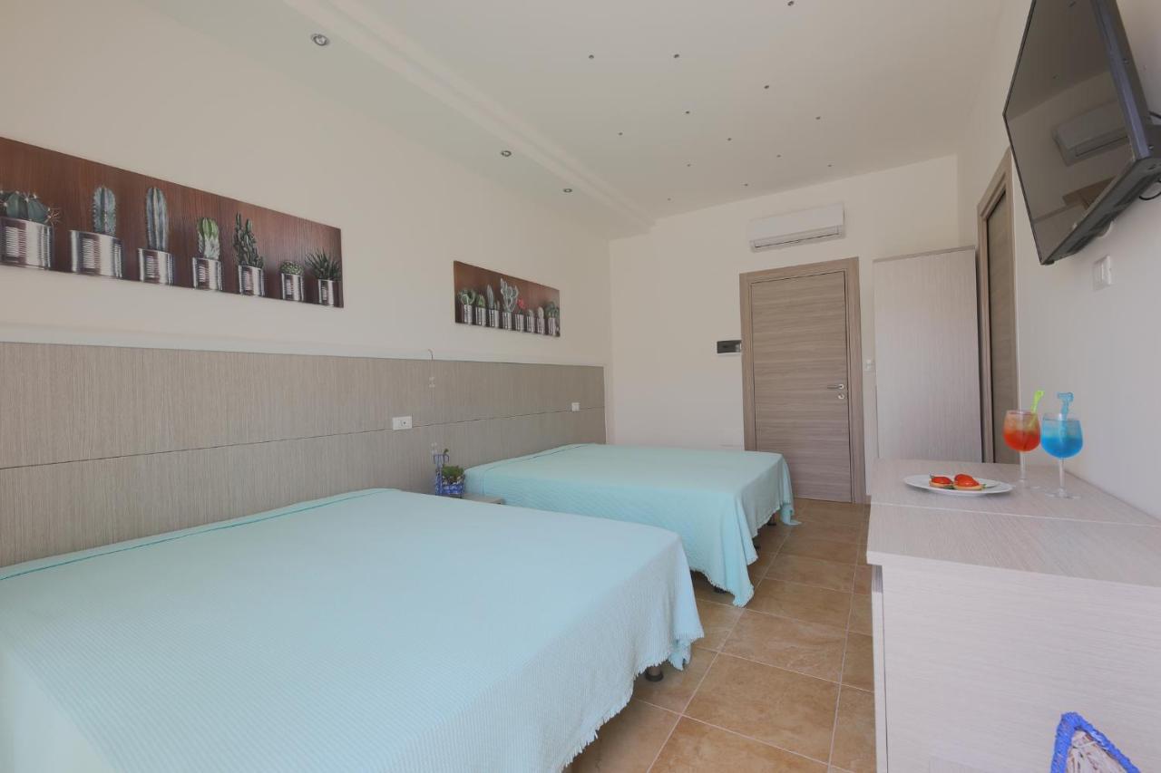 Hotel Corallo Torre Santa Sabina Bagian luar foto