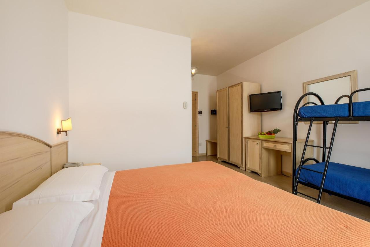Hotel Corallo Torre Santa Sabina Bagian luar foto