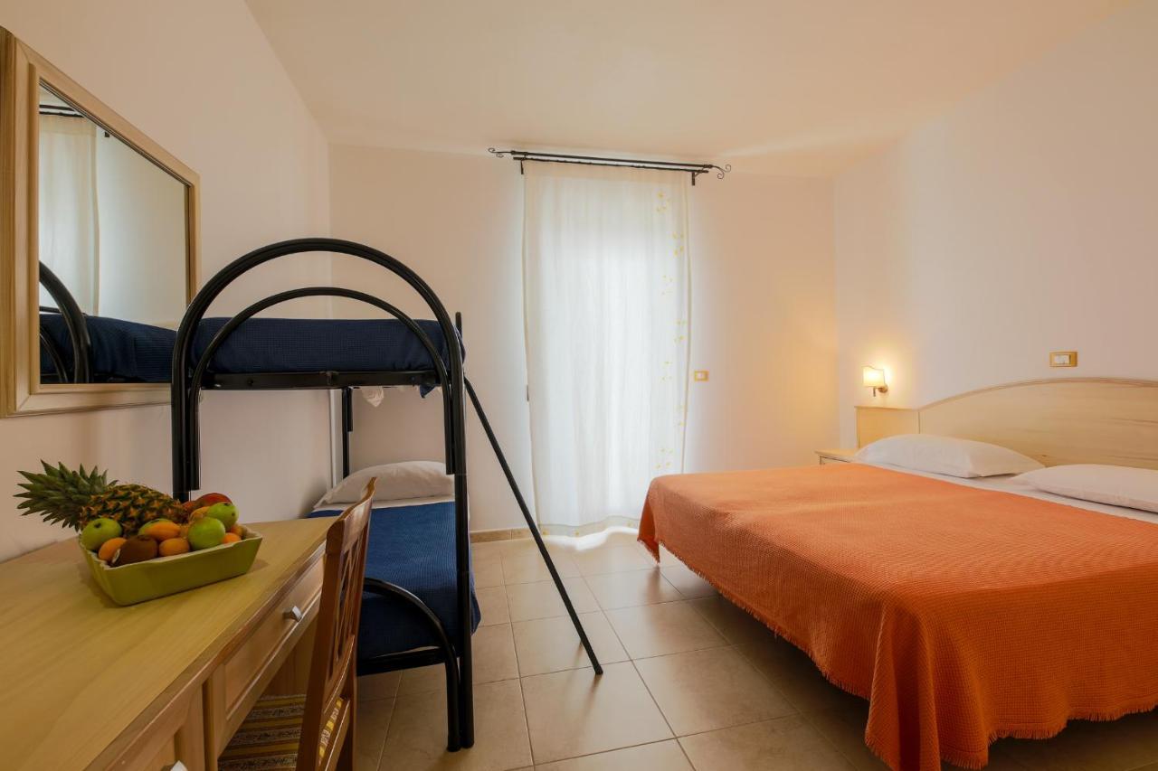 Hotel Corallo Torre Santa Sabina Bagian luar foto