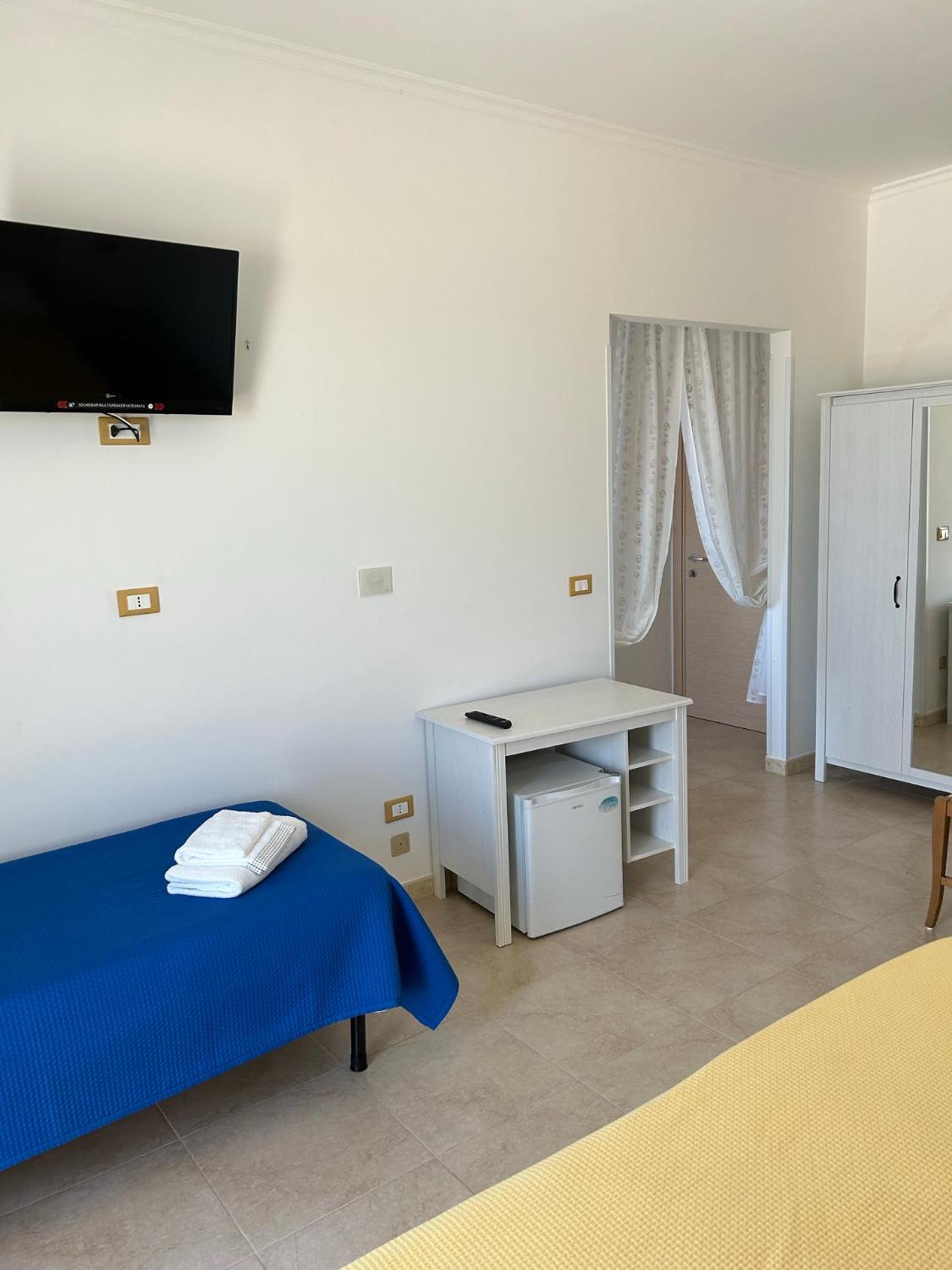 Hotel Corallo Torre Santa Sabina Bagian luar foto