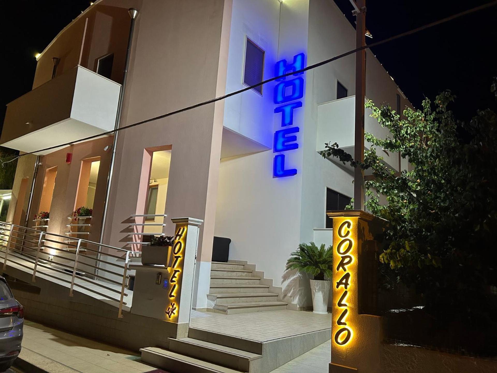 Hotel Corallo Torre Santa Sabina Bagian luar foto