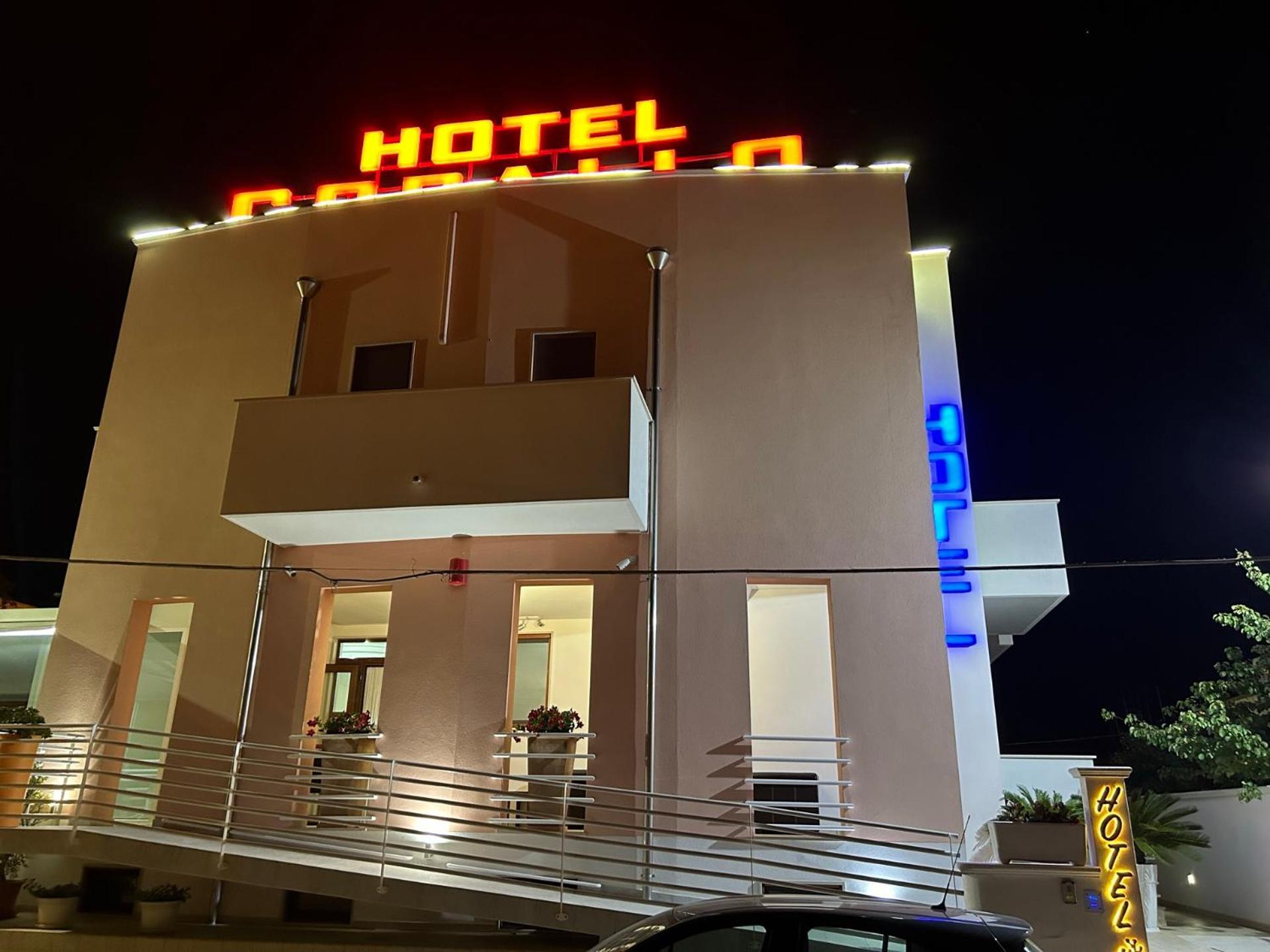 Hotel Corallo Torre Santa Sabina Bagian luar foto
