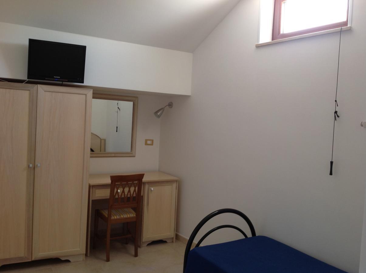 Hotel Corallo Torre Santa Sabina Bagian luar foto