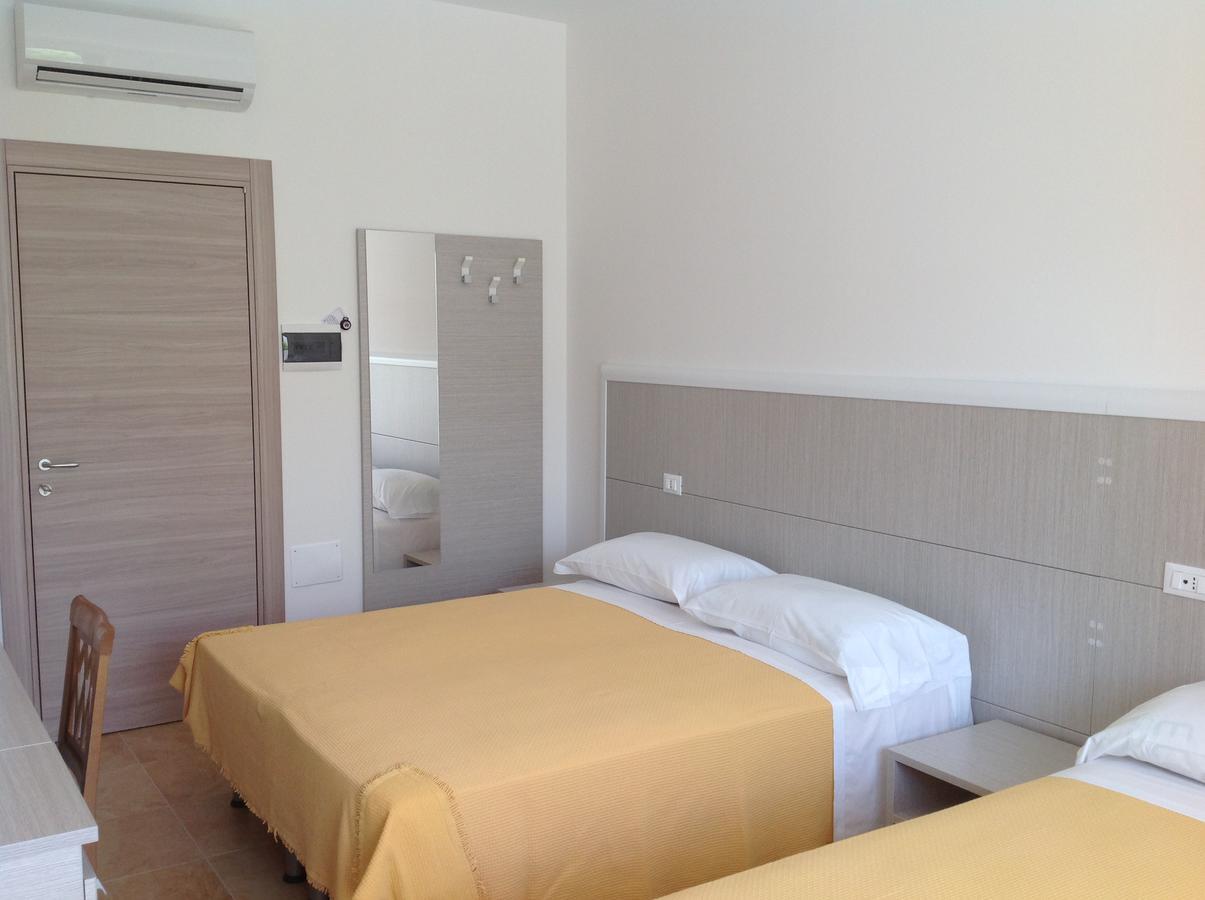 Hotel Corallo Torre Santa Sabina Bagian luar foto