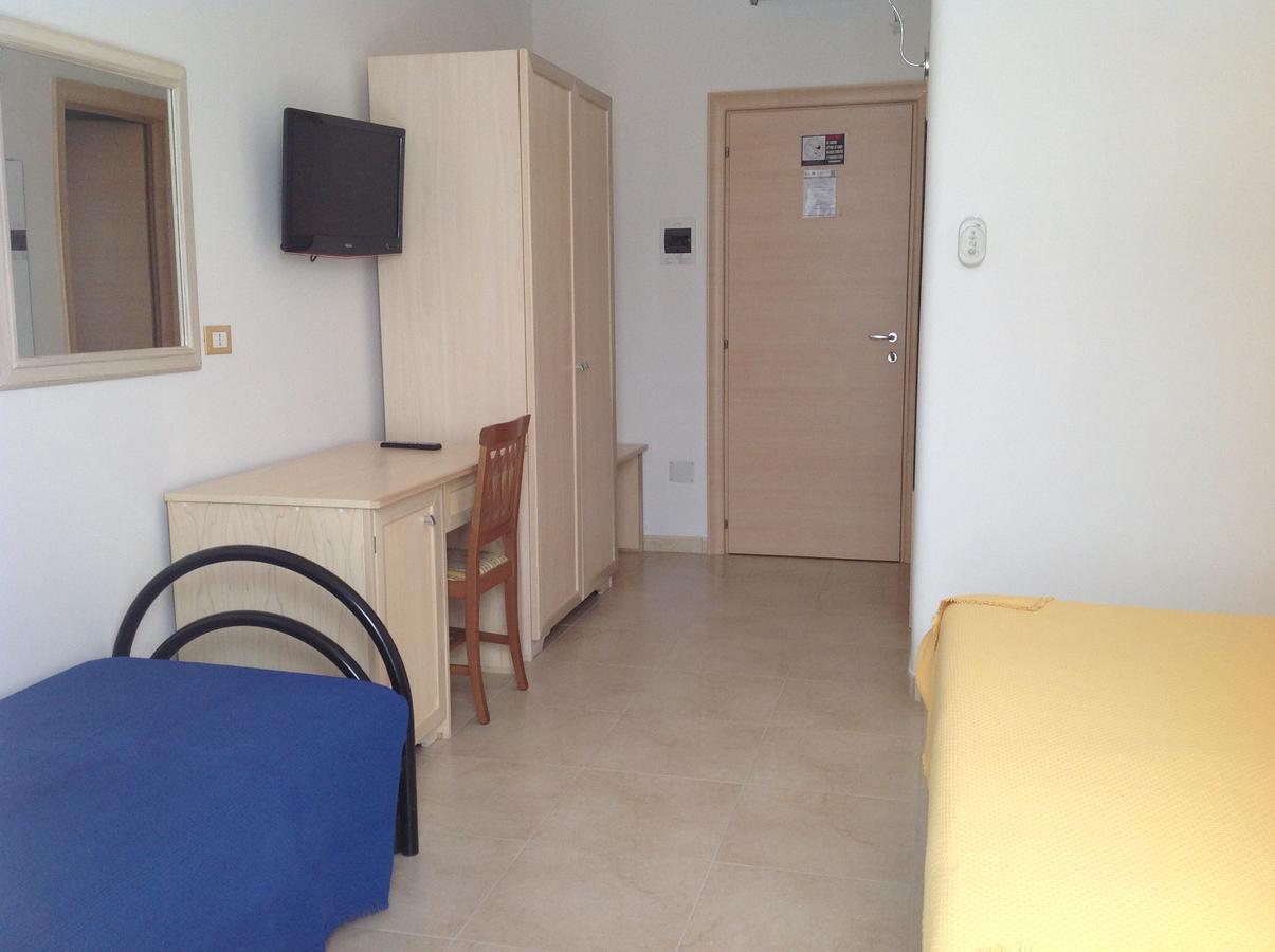 Hotel Corallo Torre Santa Sabina Bagian luar foto