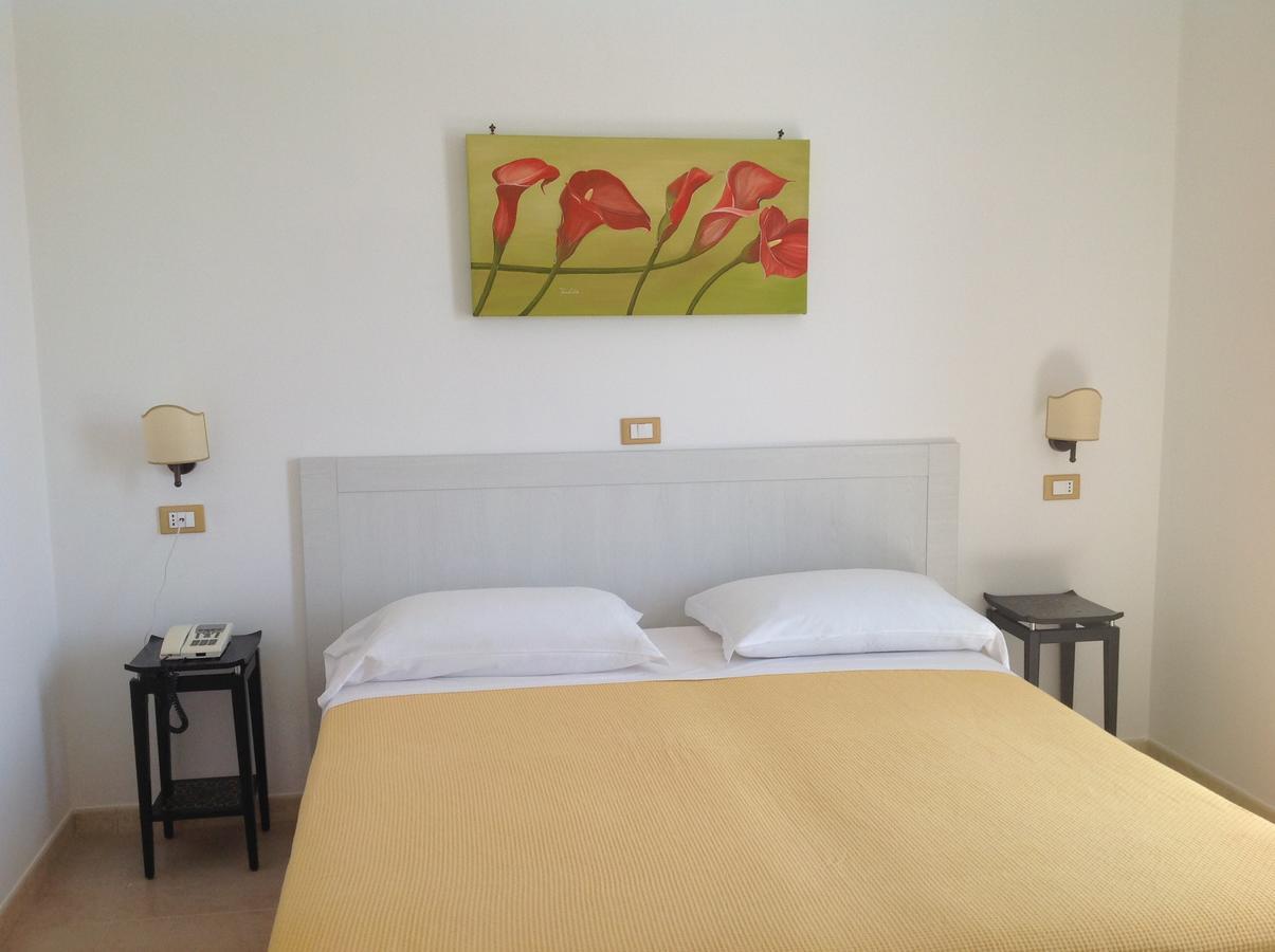 Hotel Corallo Torre Santa Sabina Bagian luar foto