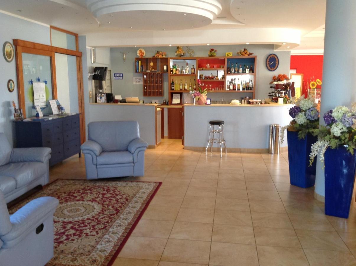 Hotel Corallo Torre Santa Sabina Bagian luar foto